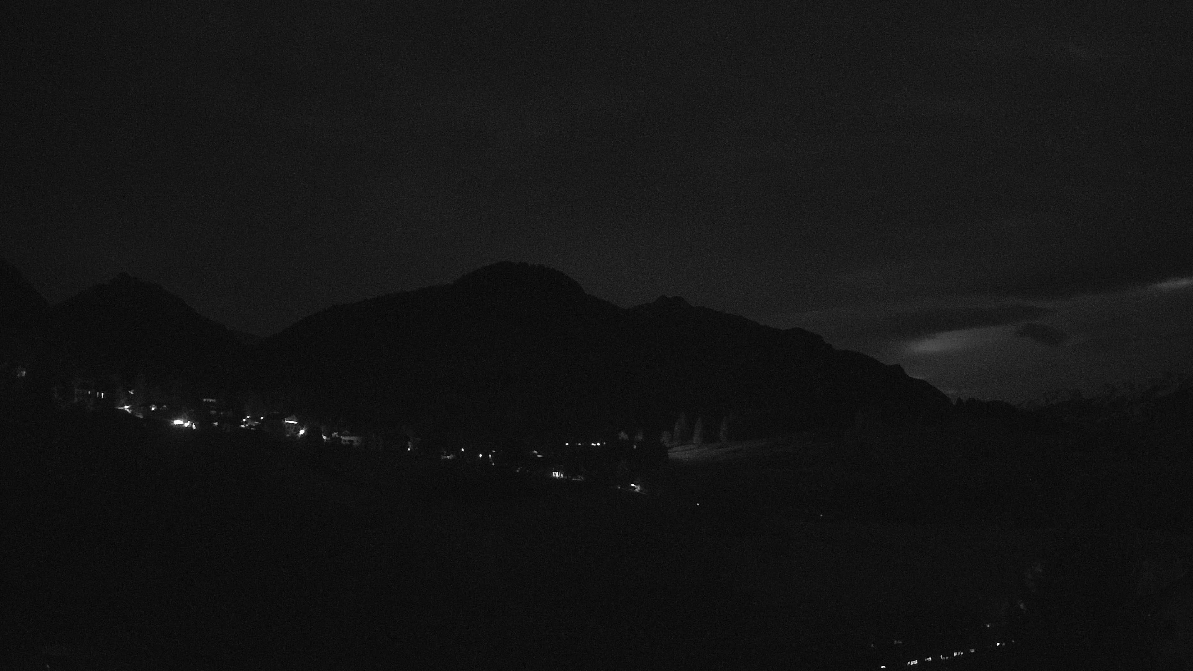 immagine della webcam nei dintorni di Pampeago: webcam Varena