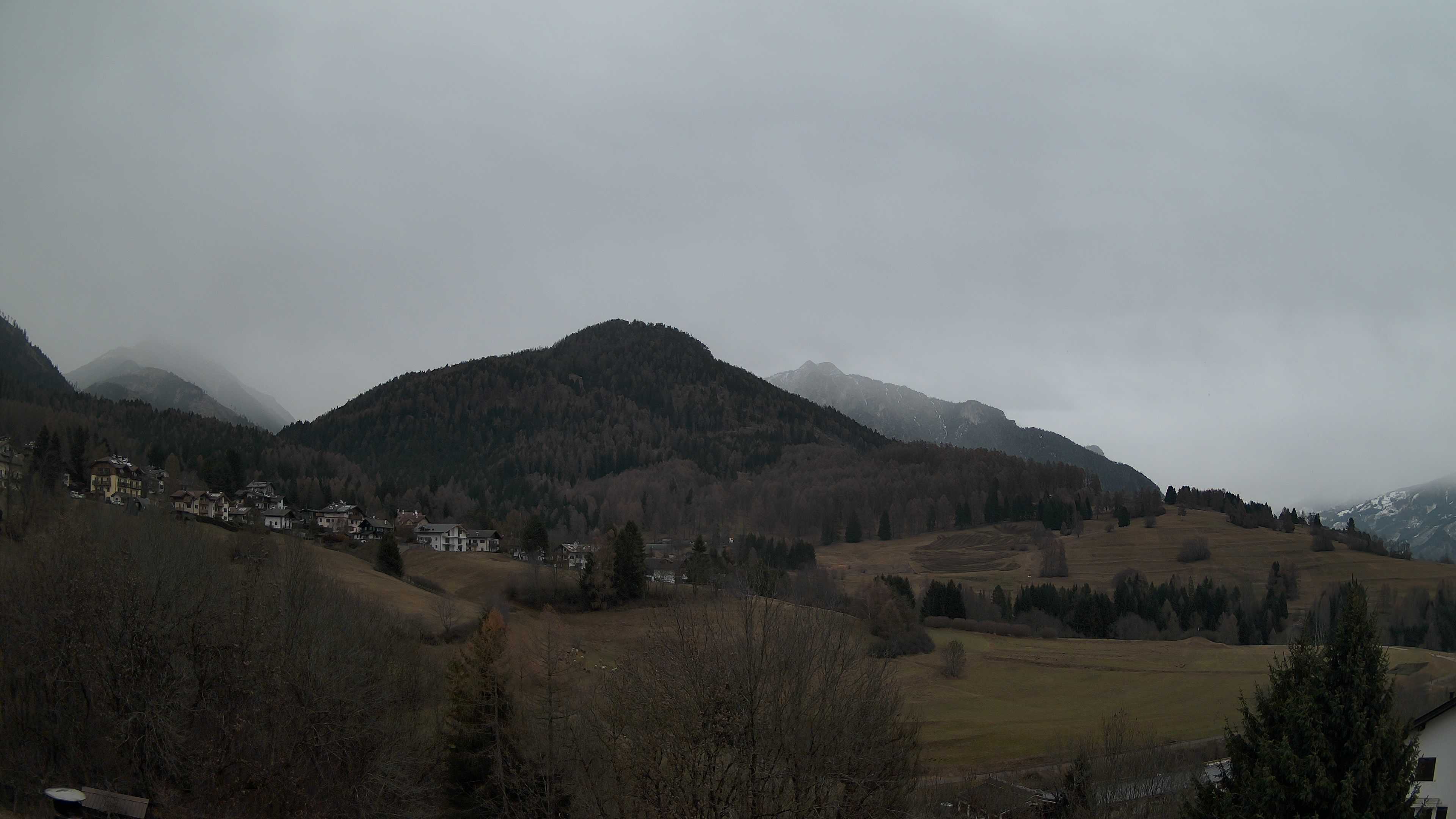 immagine della webcam nei dintorni di Predazzo: webcam Varena