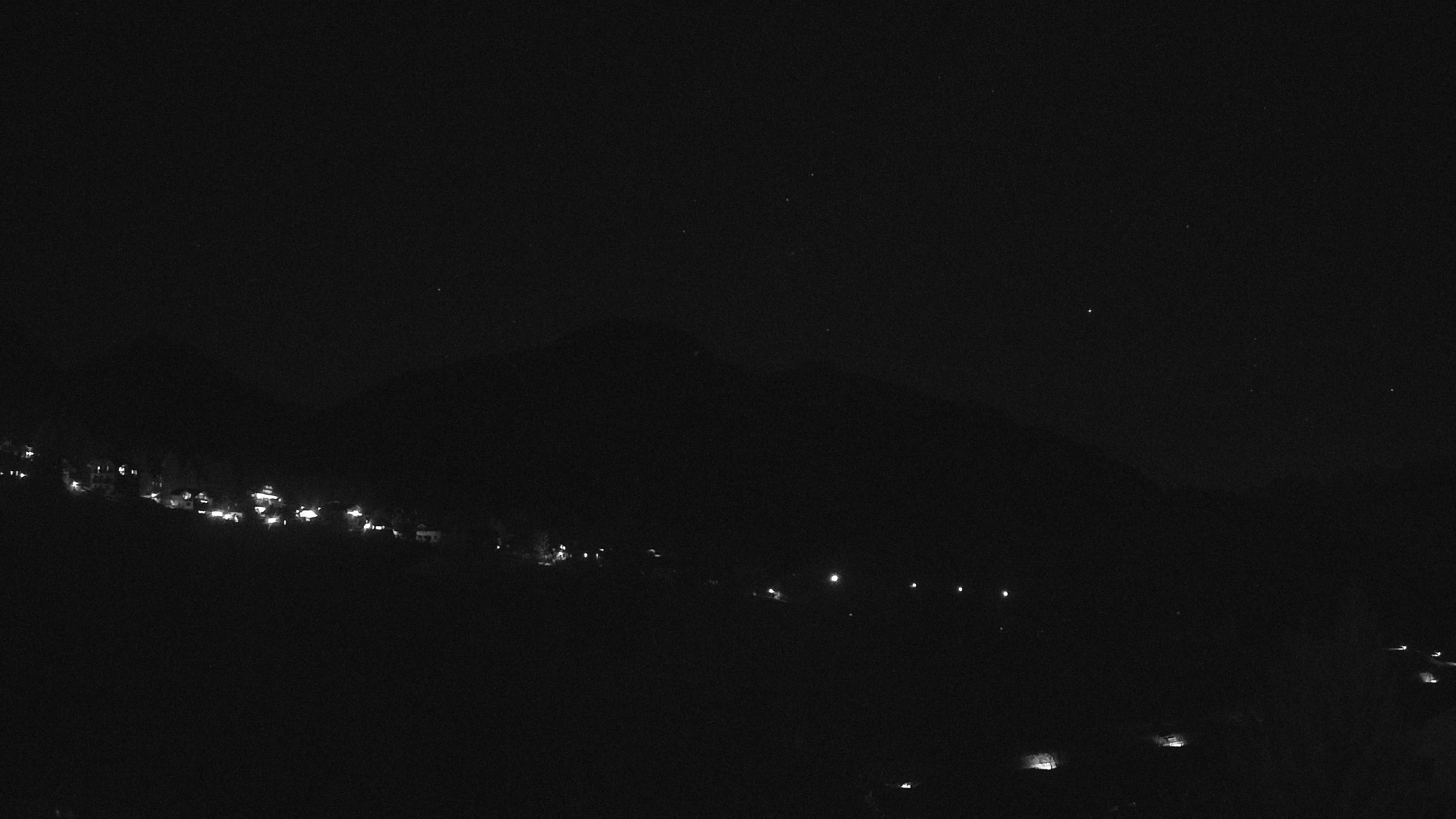 immagine della webcam nei dintorni di Ski center Latemar: webcam Varena