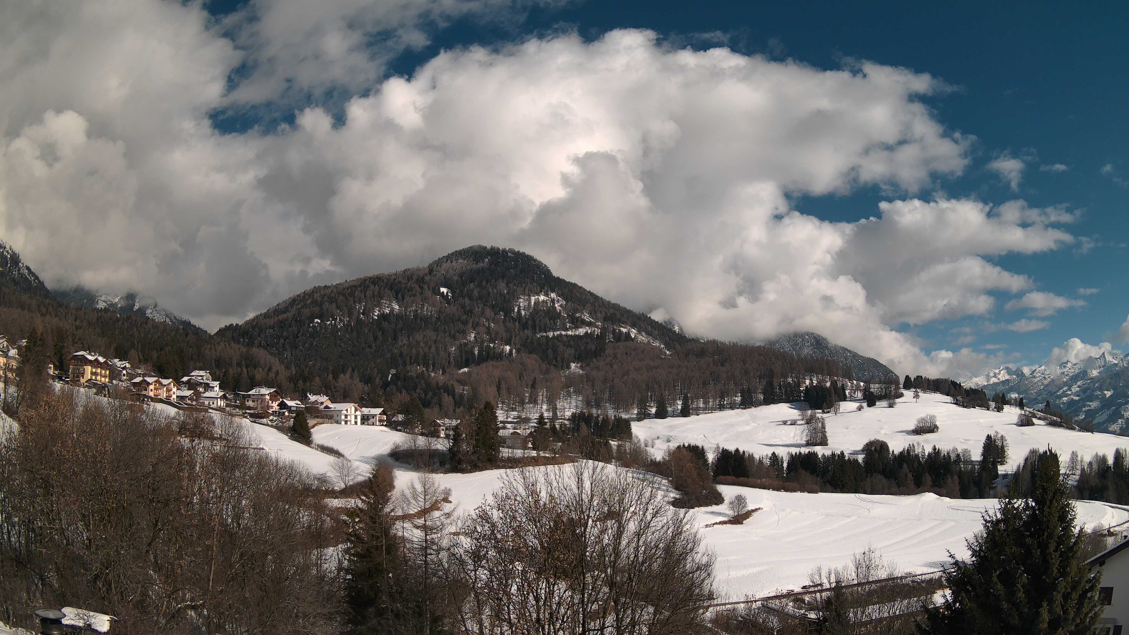 immagine della webcam nei dintorni di Bellamonte: webcam Varena