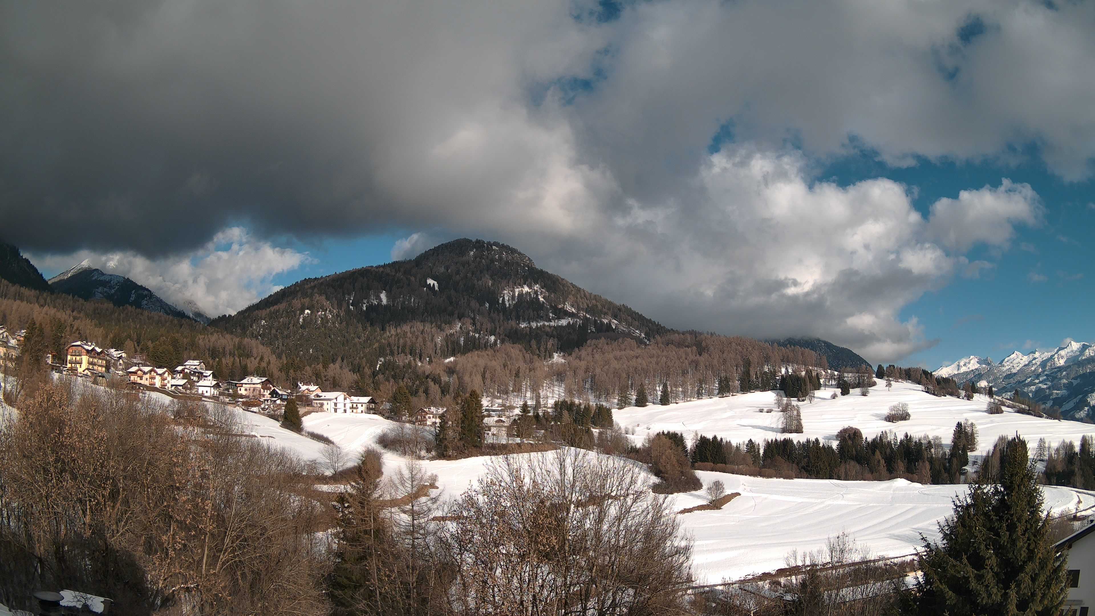 immagine della webcam nei dintorni di Pampeago: webcam Varena