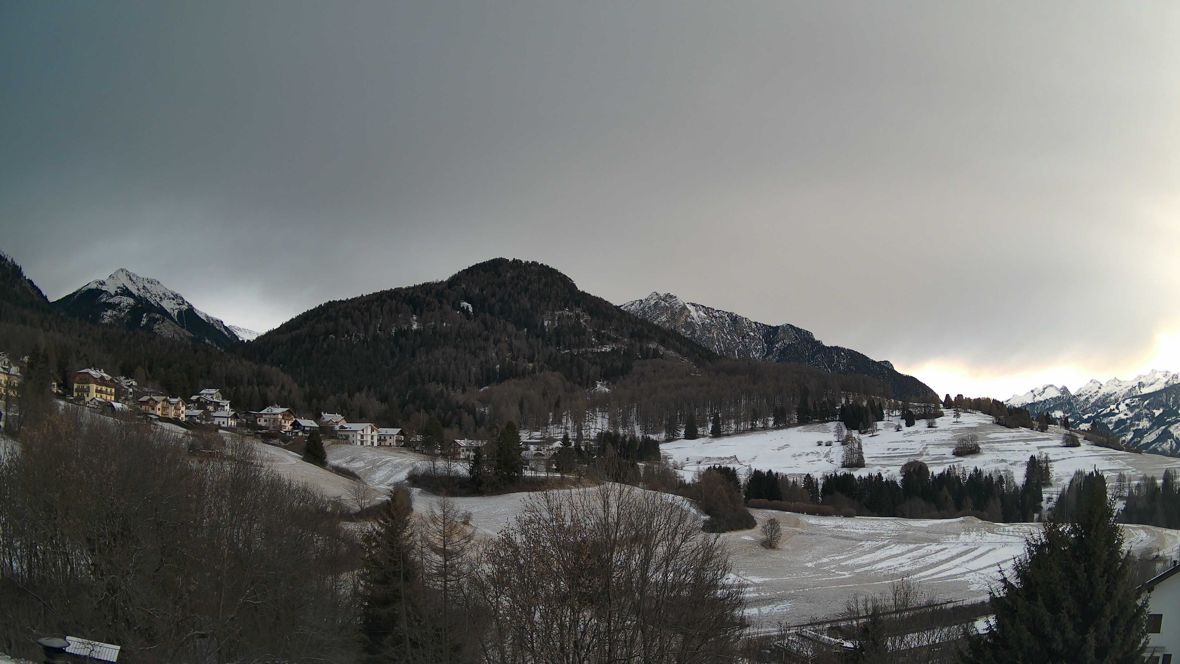 immagine della webcam nei dintorni di Predazzo: webcam Varena