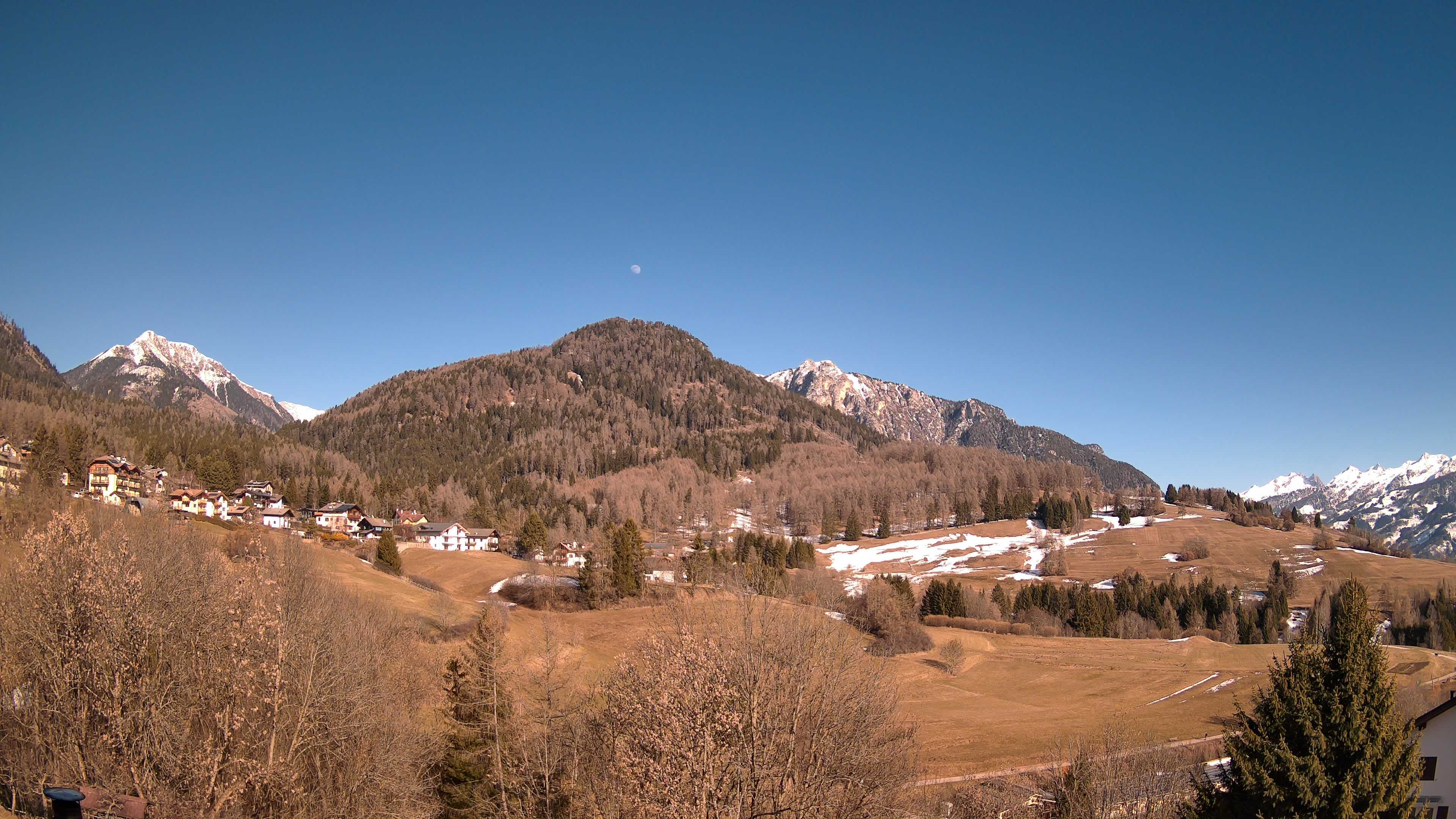 immagine della webcam nei dintorni di Ziano di Fiemme: webcam Varena