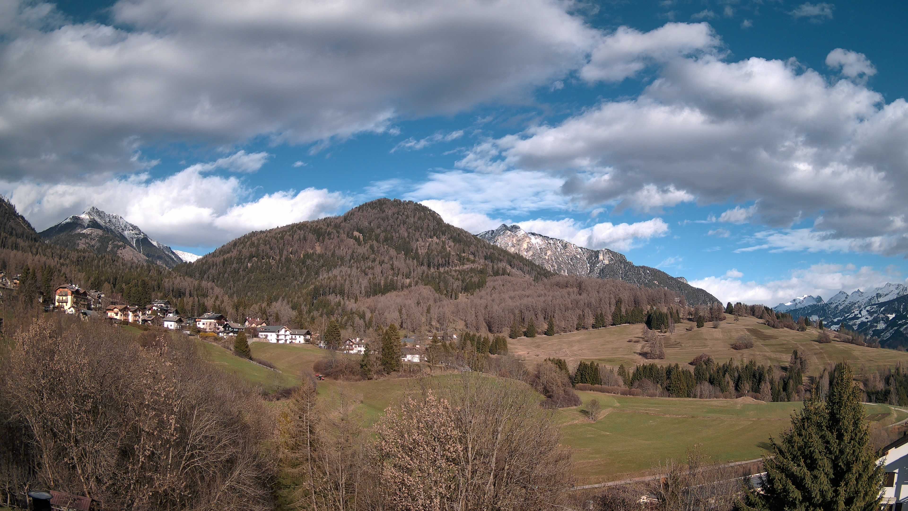 immagine della webcam nei dintorni di Predazzo: webcam Varena