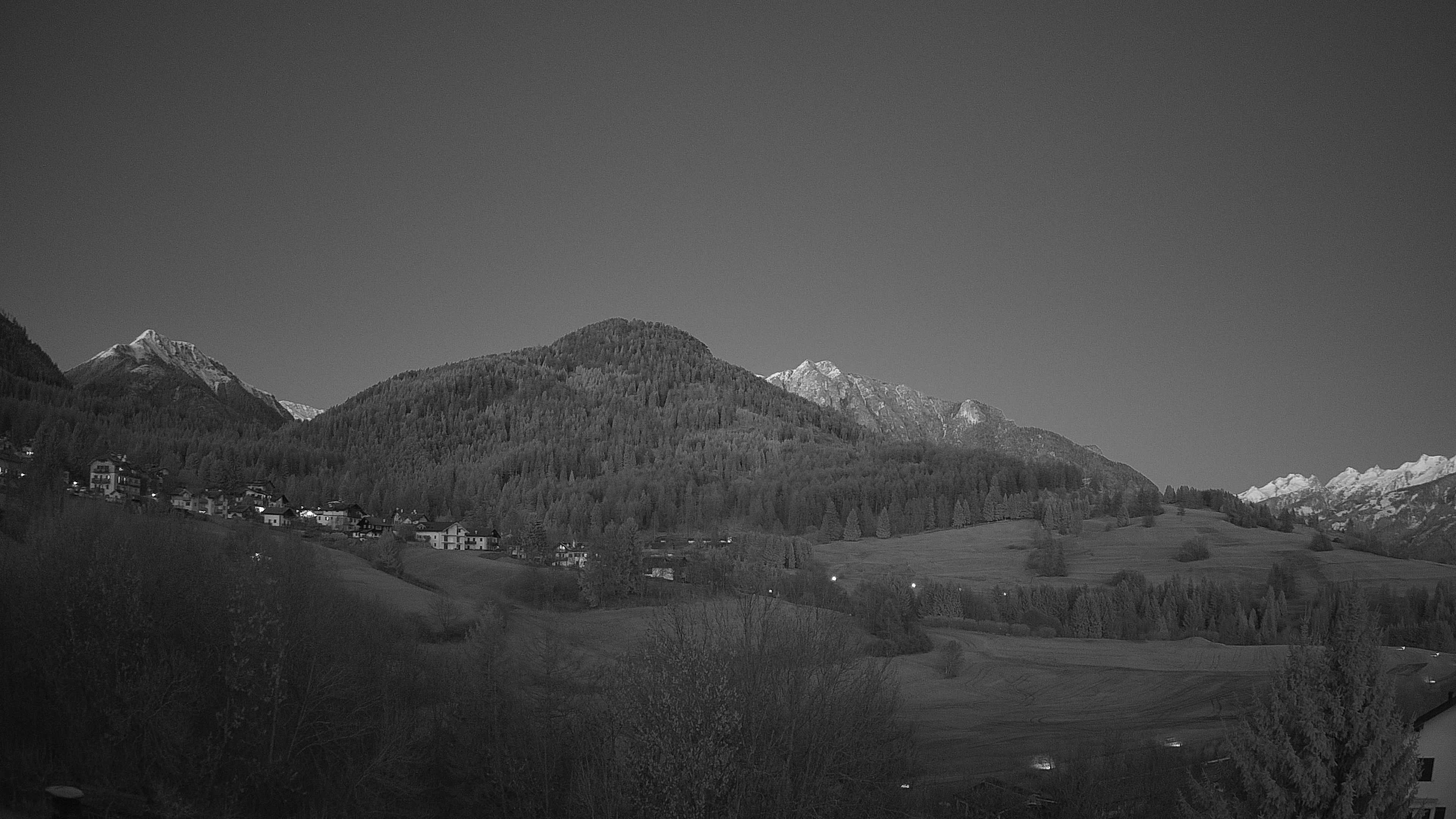 immagine della webcam nei dintorni di Caldaro sulla Strada del Vino: webcam Varena