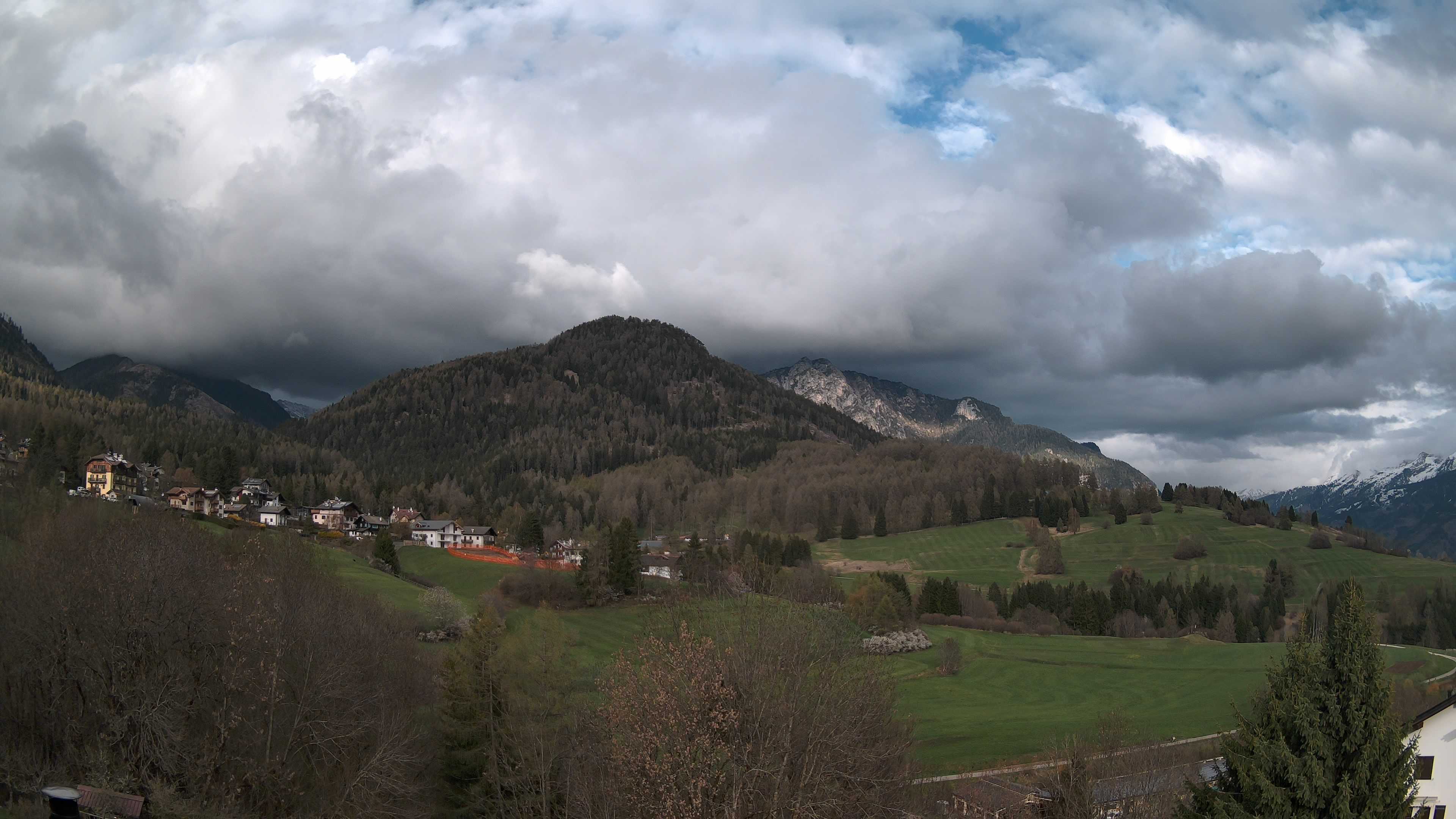 immagine della webcam nei dintorni di Cavalese: webcam Varena