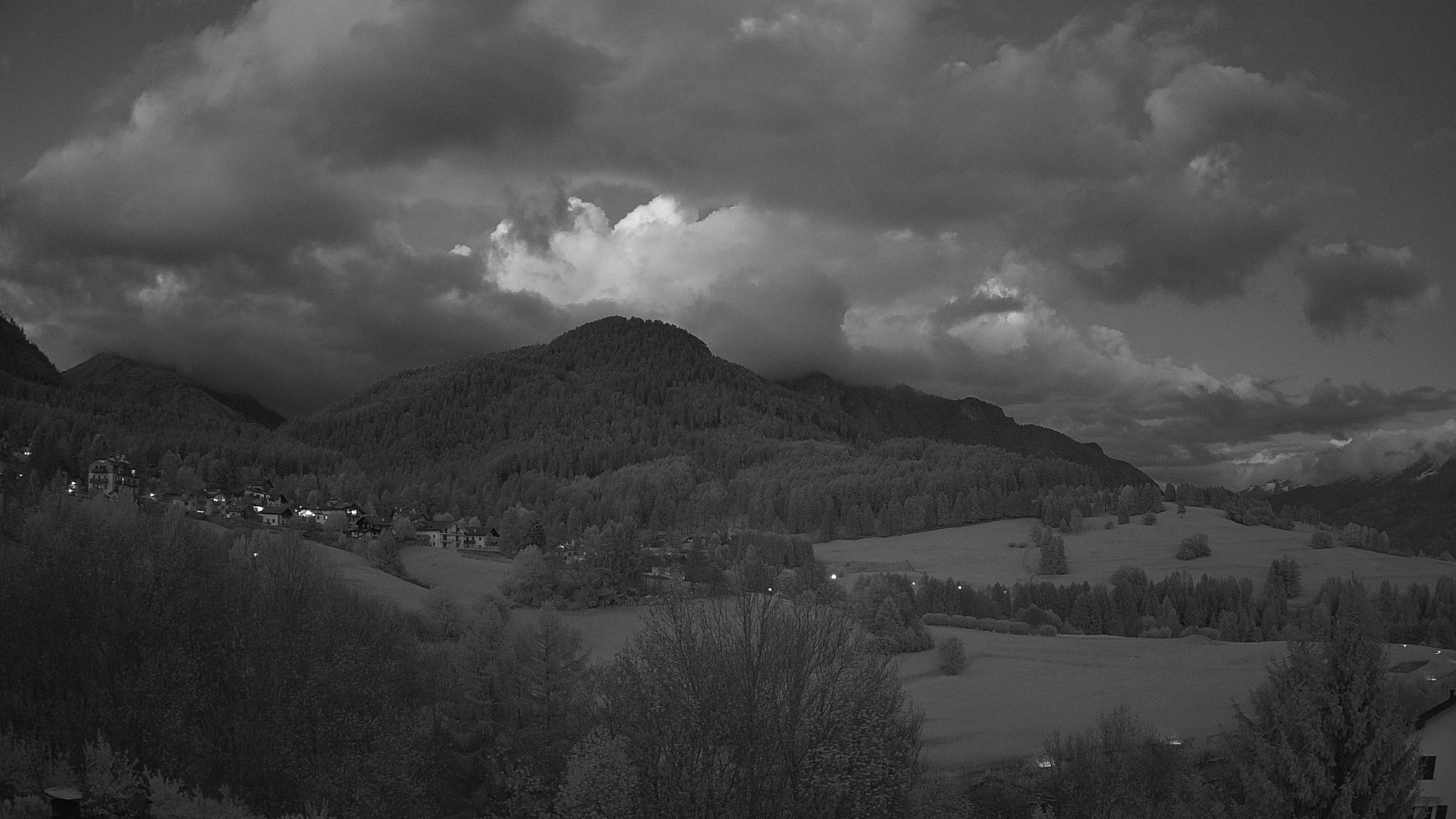 immagine della webcam nei dintorni di Bellamonte: webcam Varena