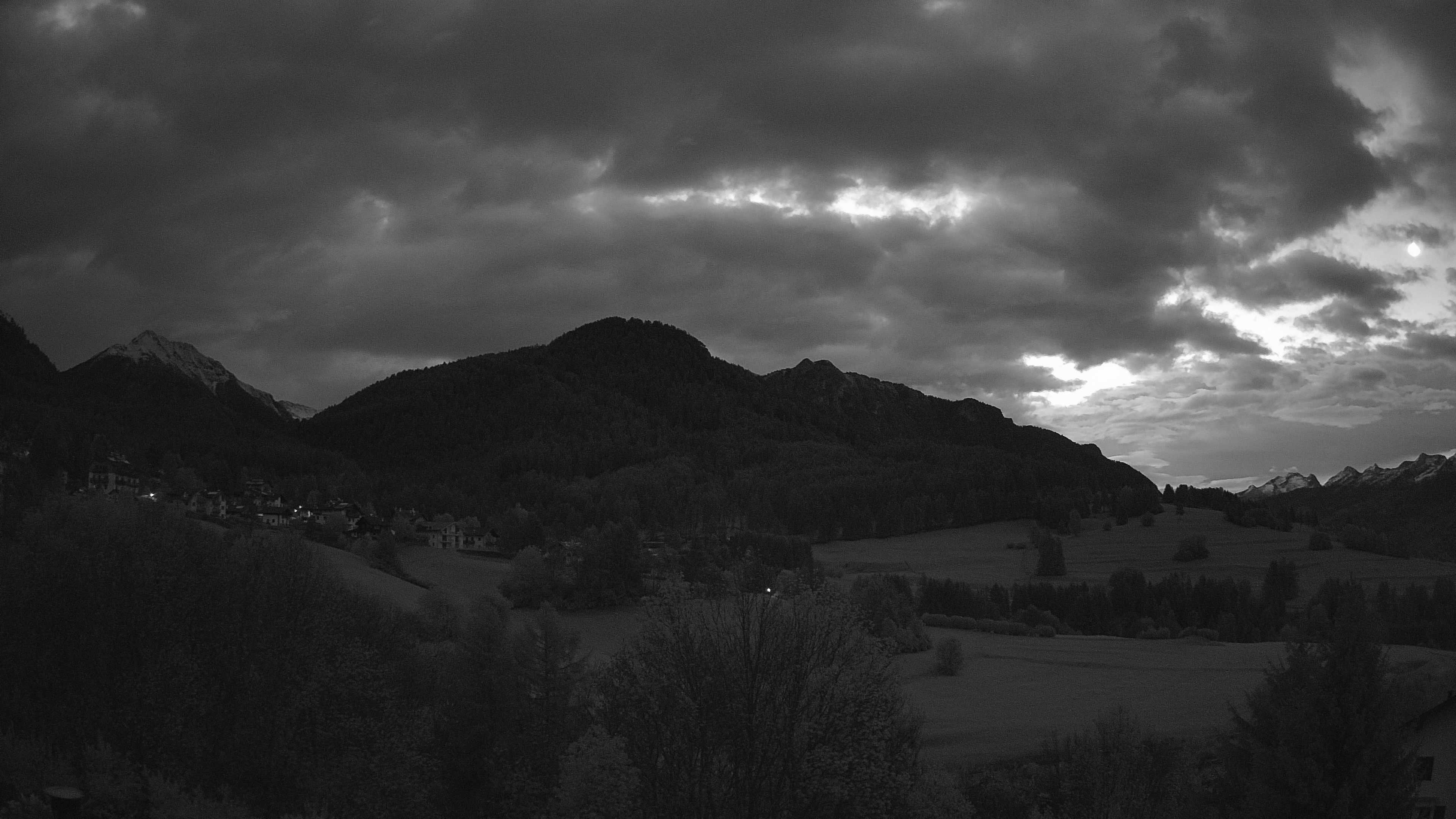 immagine della webcam nei dintorni di Caldaro sulla Strada del Vino: webcam Varena
