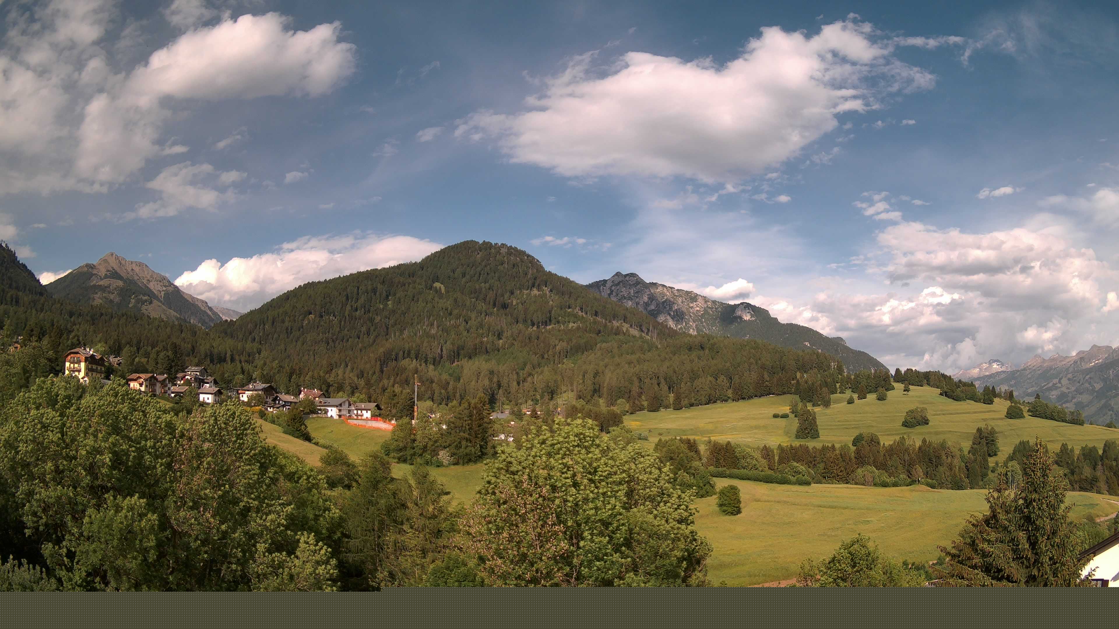 immagine della webcam nei dintorni di Alpe Cermis: webcam Varena