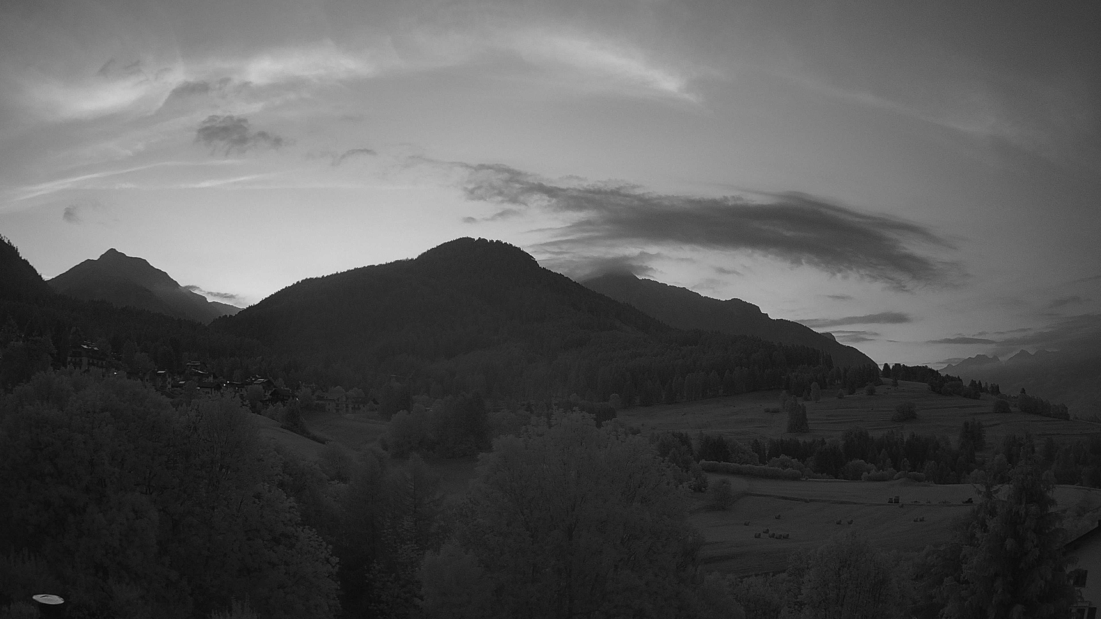 immagine della webcam nei dintorni di Caldaro sulla Strada del Vino: webcam Varena