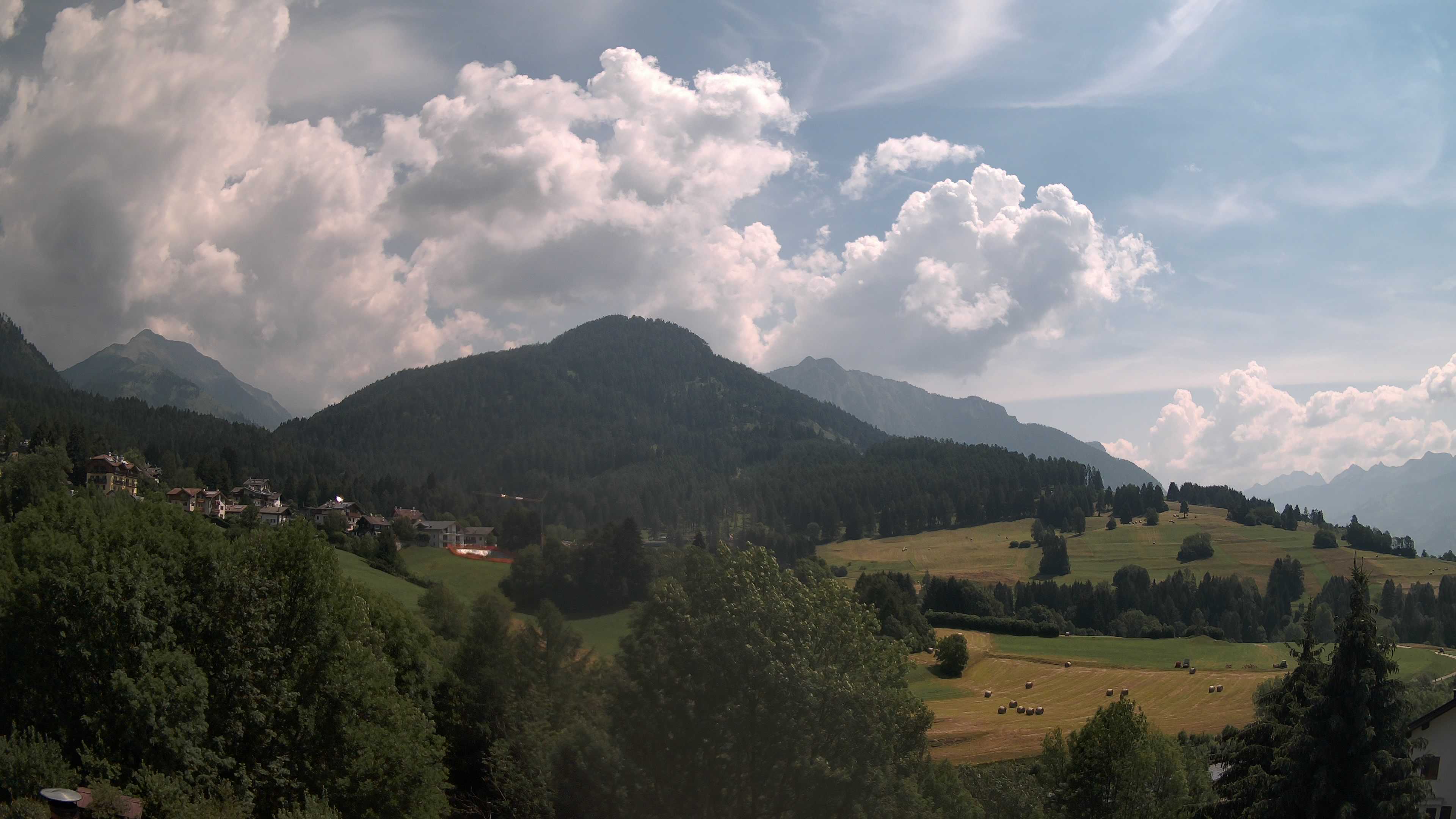immagine della webcam nei dintorni di Caldaro sulla Strada del Vino: webcam Varena